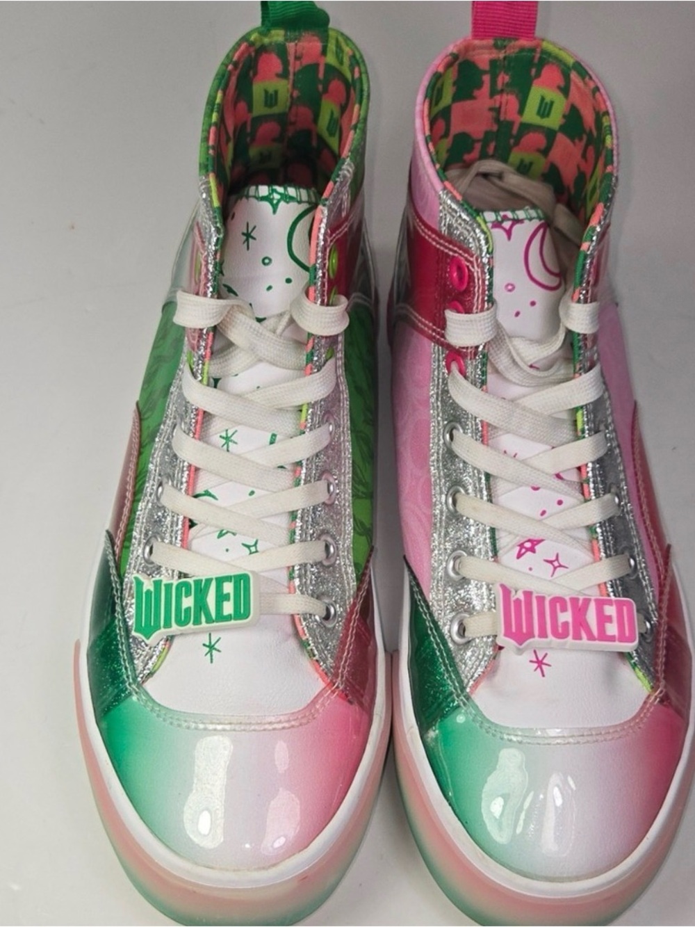 Wicked The Musical High Top Sneakers Pink Green Glitter Butterfly Witch Hat Sz 7